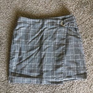 H & M plaid mini skirt size US 10